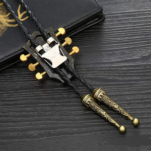 Bolo tie med gitarrhuvud i läder