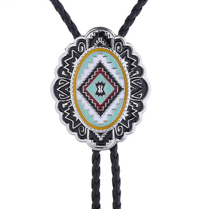 Bolo tie med ovalt hänge i färgglad tribaldesign