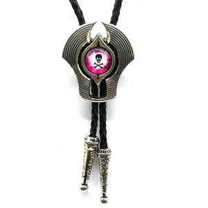 Bolo tie med totemdesign och färgad glassten Lavendel