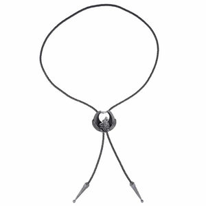 Bolo tie med vargmotiv i legering