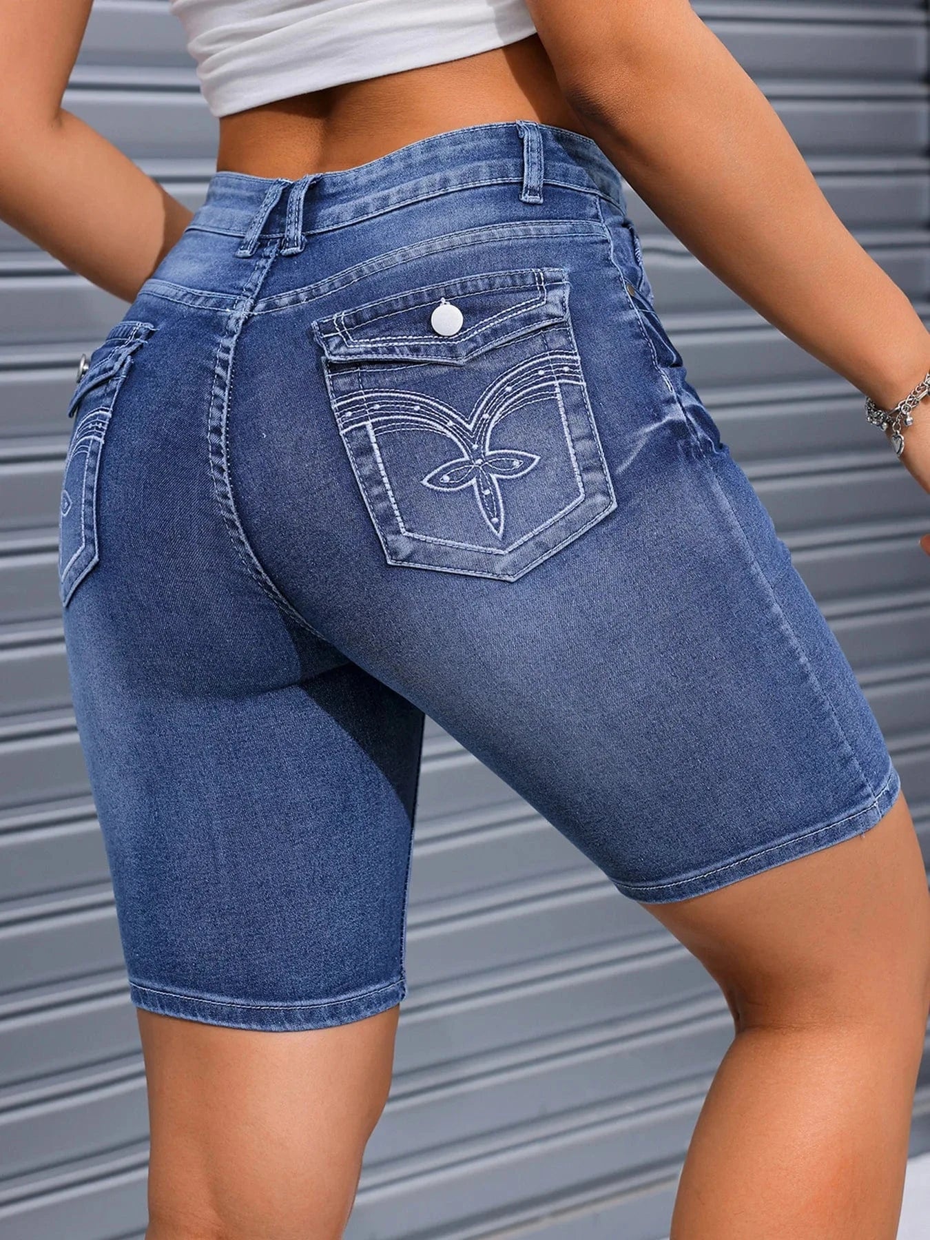 Broderade jeans shorts Mörkblå / S