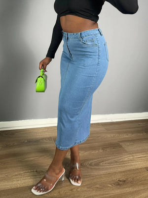 Tajt midi jeanskjol