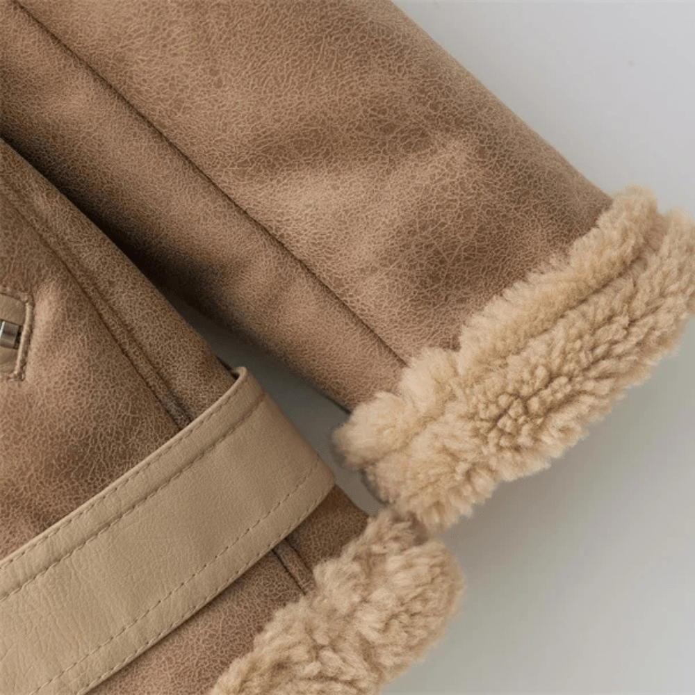 Beige shearlingjacka