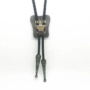 Bolo tie i rektangulär mörk metall med blommigt vintagemönster Mörkgrå