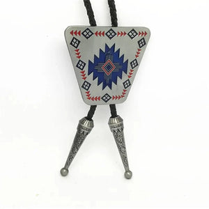Bolo tie i triangelform med geometriskt mönster Vit