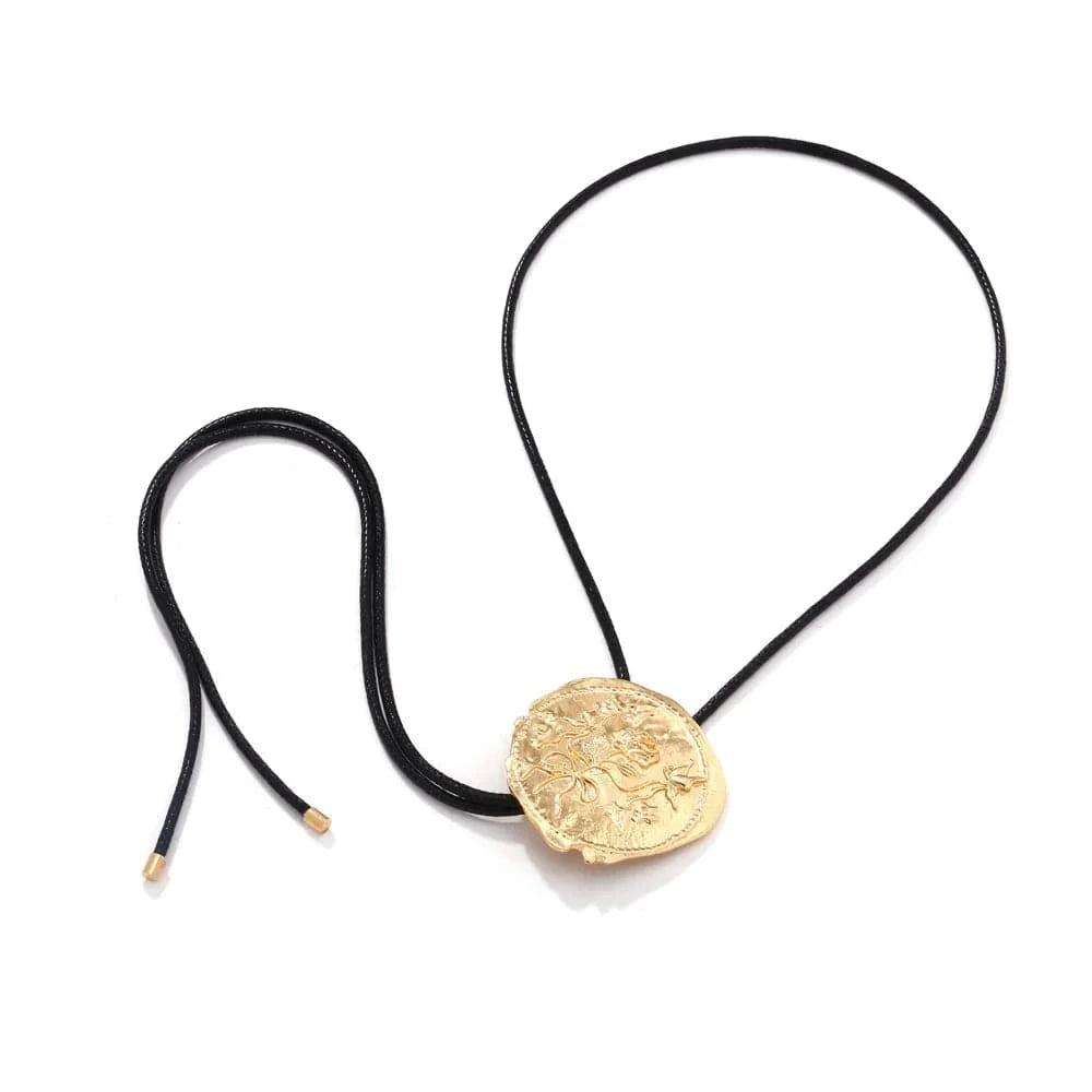 Bolo tie med rosrelief