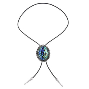 Bolo tie med snäckstenshänge i blågrönt skimrande