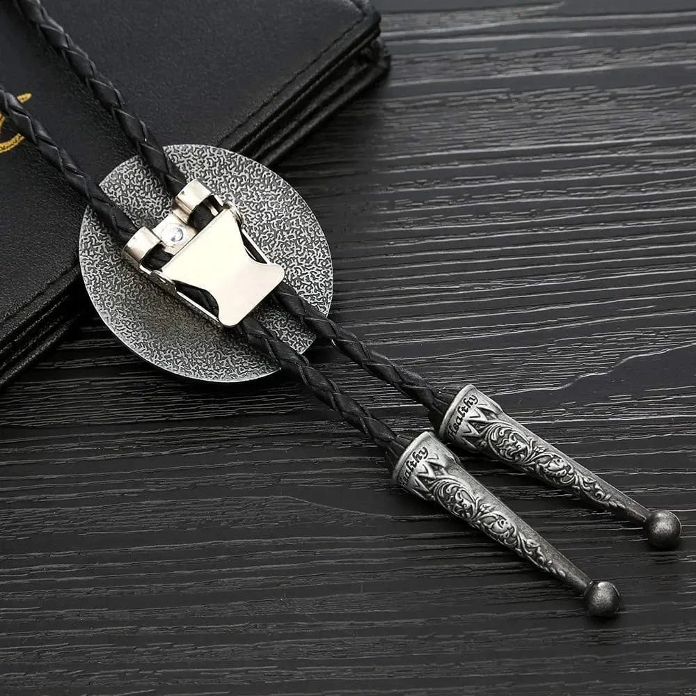 Bolo tie med stjärnmotiv i antik metall