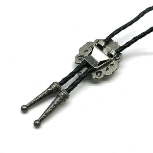 Bolo tie med svart sten och antiksilverdetaljer Svart