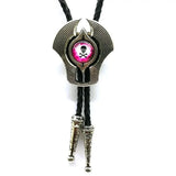 Bolo tie med totemdesign och färgad glassten Lavendel