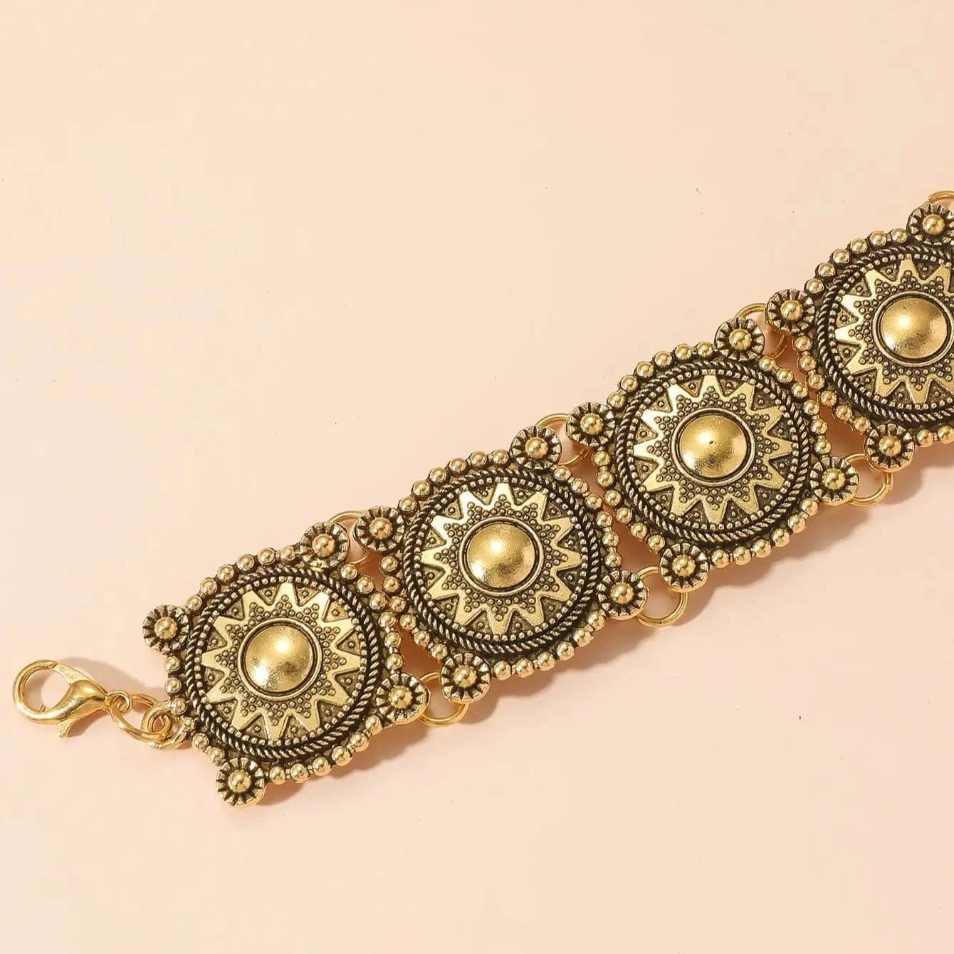 Choker-halsband med conchos i western stil