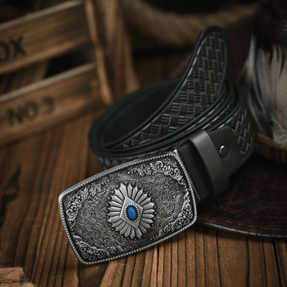 Cowboybälte med antikgraverat spänne