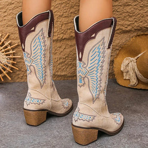 Cowboyboots i mjuk mockalook med snidad västerndetalj