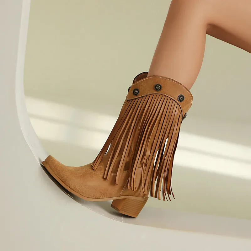 Cowboyboots med fransar och nitar i västernstil