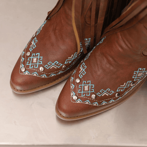 Cowboyboots med tofsar och broderad vintageinspirerad design