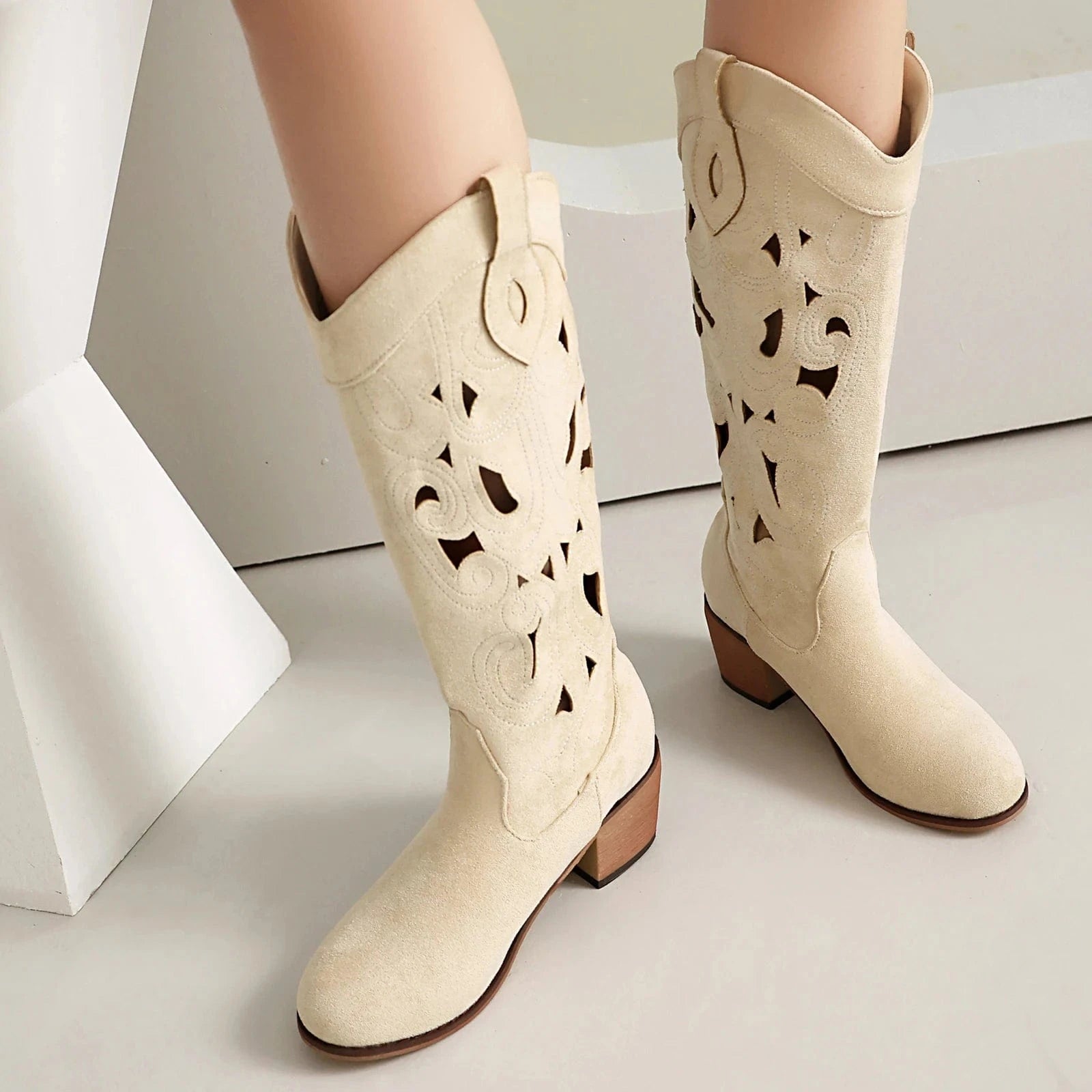 Cowgirl Boots i Mocka med Utskärningar