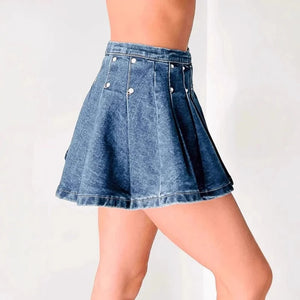 Kort plisserad jeanskjol