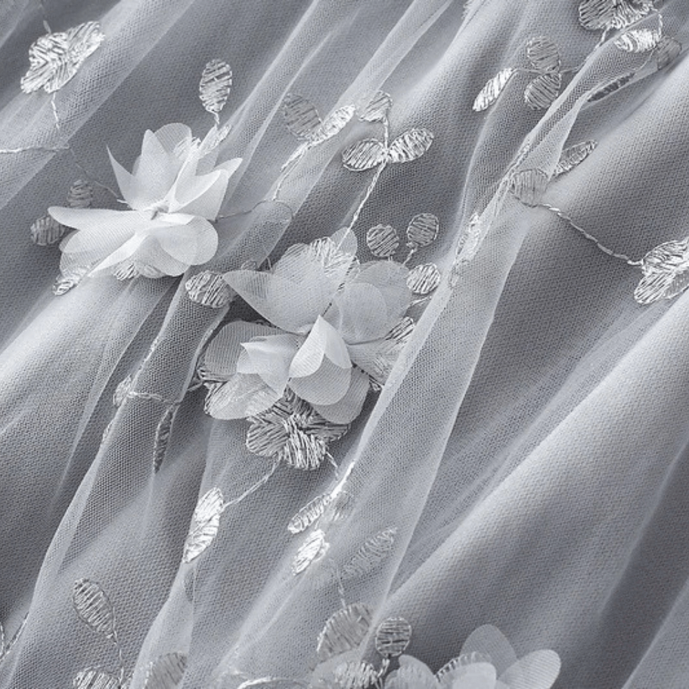 Lång tyllkjol med 3D-blombroderi