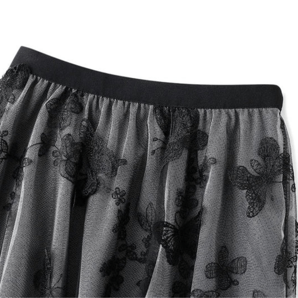 Lång tyllkjol med broderade fjärilar