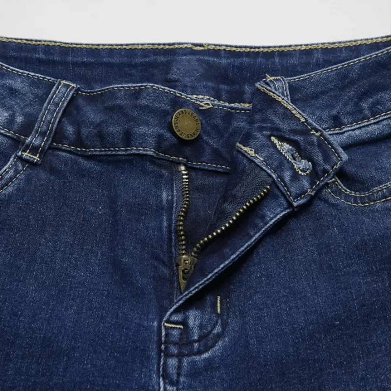 Mörkblå bootcut jeans med broderat hjärta och hästmotiv