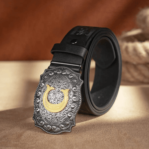 Svart westernbälte med Graverat Mönster och Initialspänne i Metall