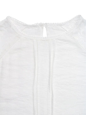 Vit romantisk blus med plisserade detaljer